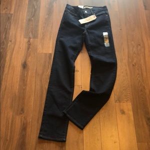 🆕 Levi’s Size 26 x 32 Slimming Slim Jeans